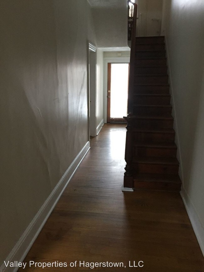 Foto del edificio - 210-212 N Potomac St