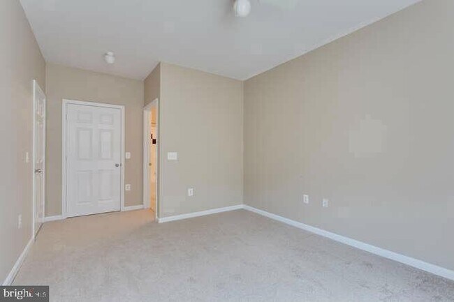 Building Photo - 2765 Centerboro Dr