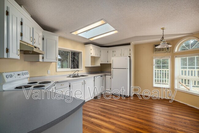 Building Photo - 6439 Farmers Dr