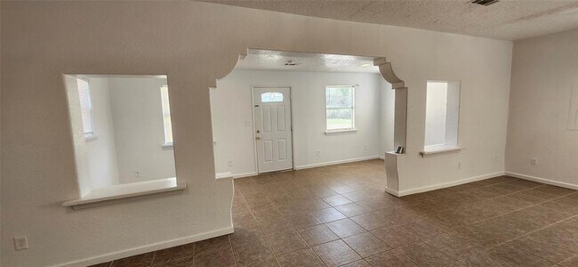 Building Photo - 233 County Rd 381