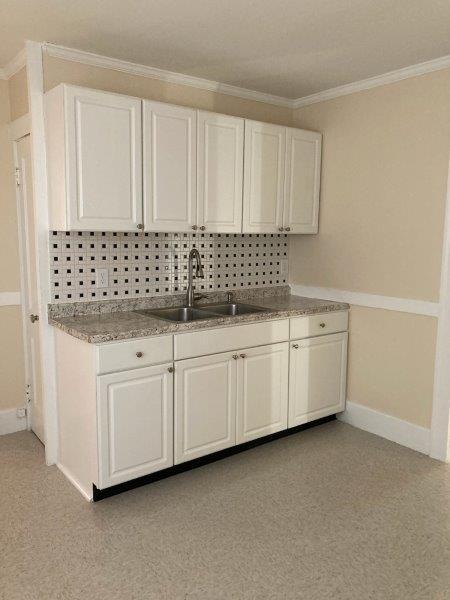 Kitchen - 232 Burnside Ave