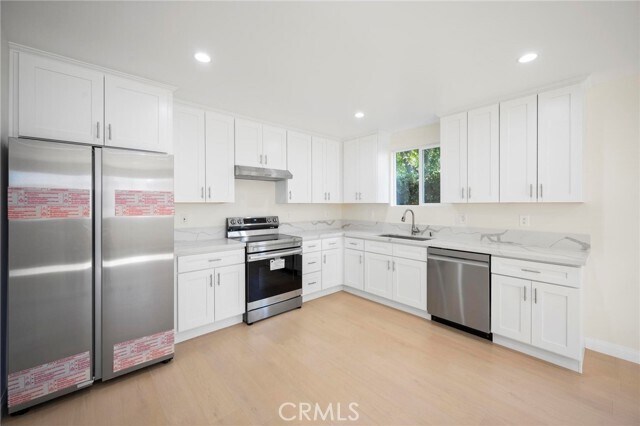 Foto del edificio - 8126 Moorcroft Ave