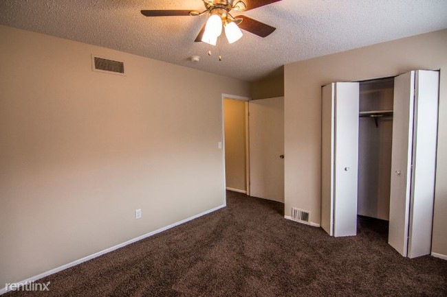 Building Photo - 2 br, 1.5 bath Condo - 207 Peppertree Lane