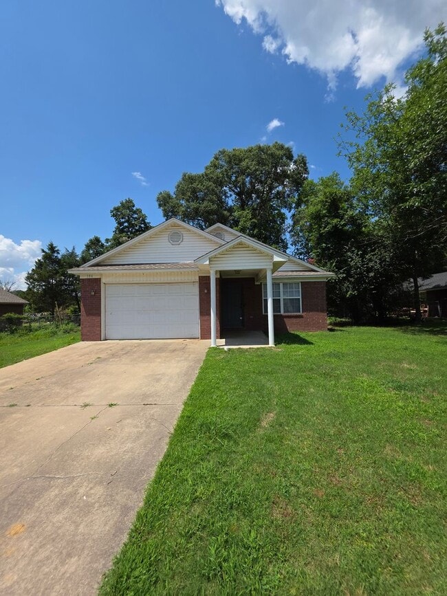 Building Photo - 106 Willow Creek Dr
