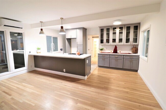 Foto del edificio - 1230 N Hollywood Way