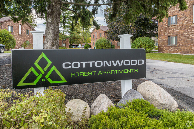 Foto del edificio - Cottonwood Forest Apartments