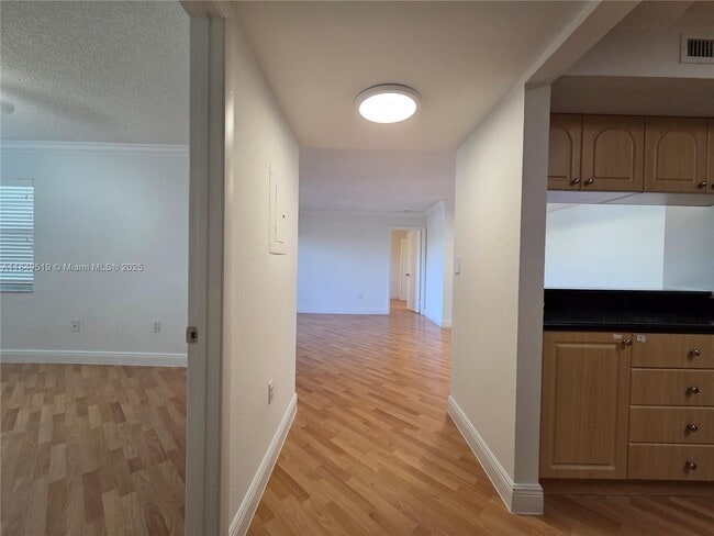 Building Photo - 10765 SW 108th Ave