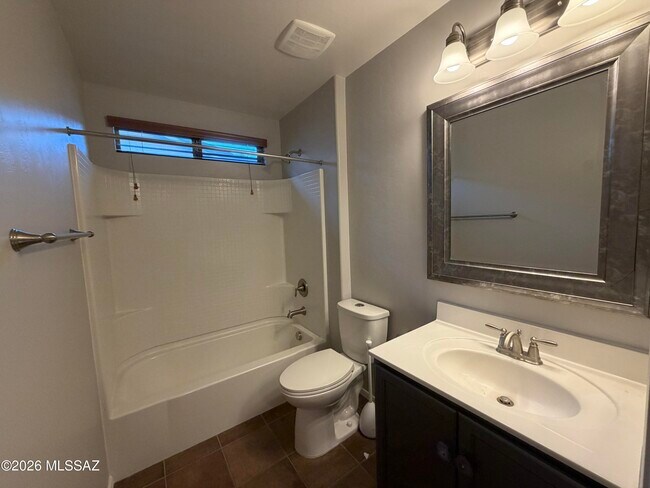 Foto del edificio - 8969 N Country Home Ln