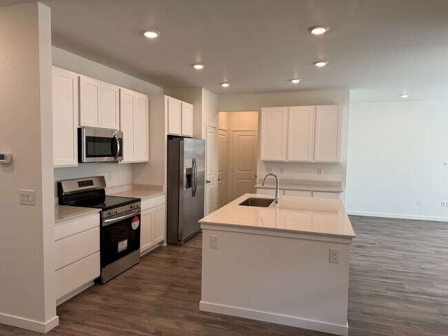 Building Photo - 684 Lillibrook Pl