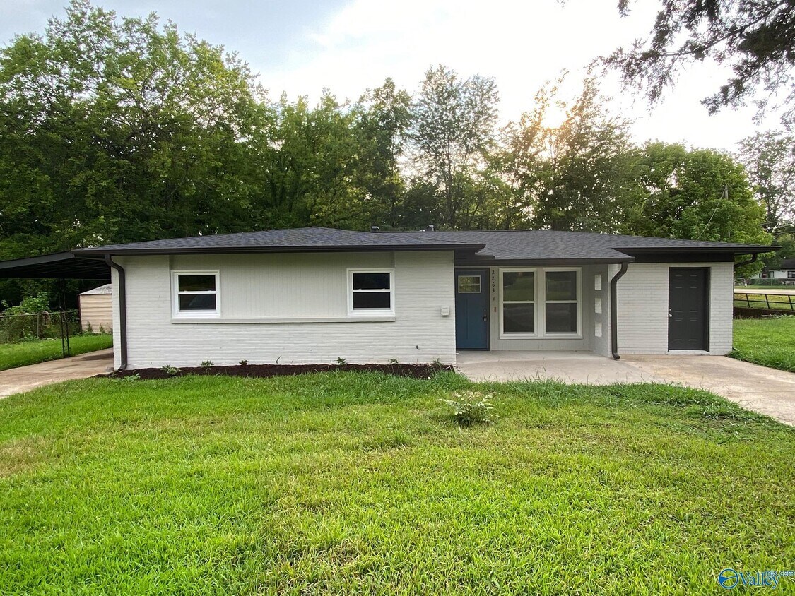 Primary Photo - 2263 Norwood Dr NW