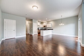 Building Photo - 4251 Cresthaven Ln