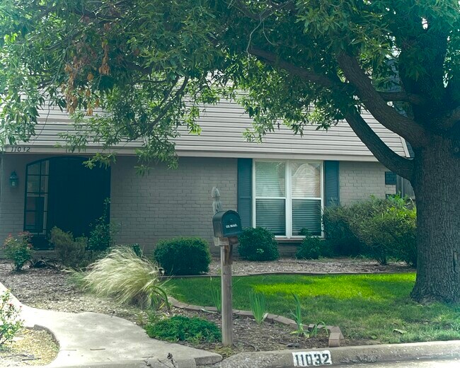 Foto del edificio - 11032 Springhollow Rd