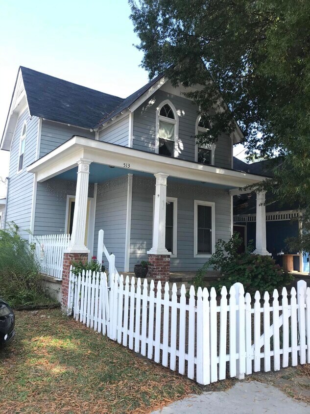 Primary Photo - 513 E Main St
