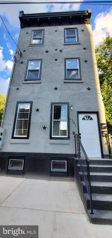 Foto del edificio - 2221 N Franklin St