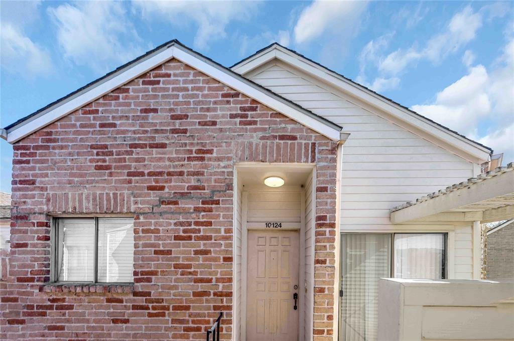 Primary Photo - 10124 Waterstone Dr
