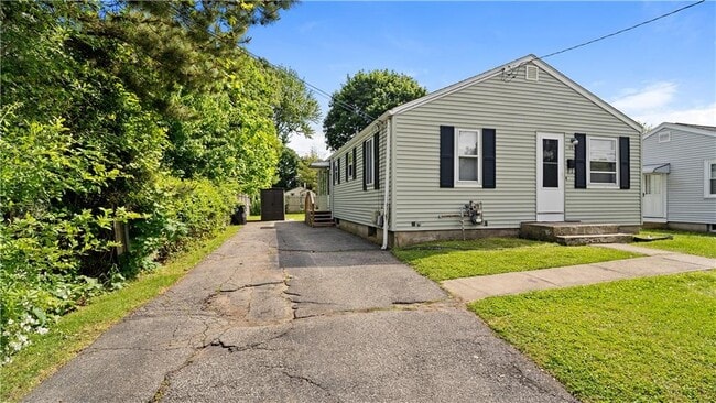 Building Photo - 92 Falcon Ave