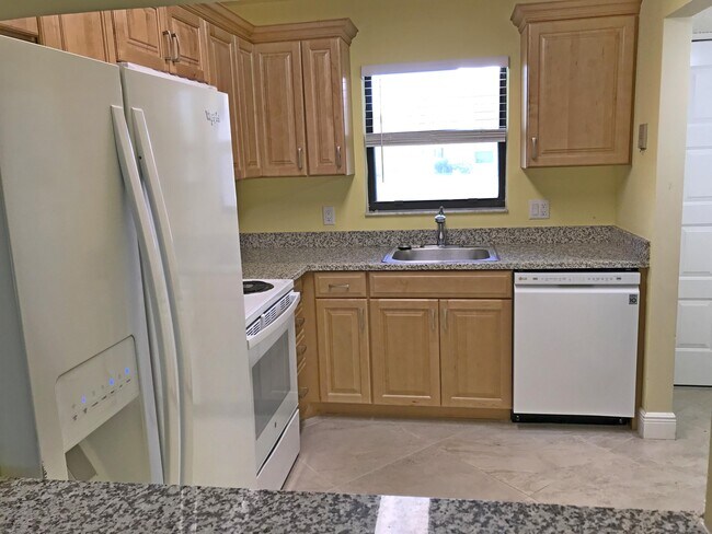 Building Photo - 21904 Lake Forest Cir