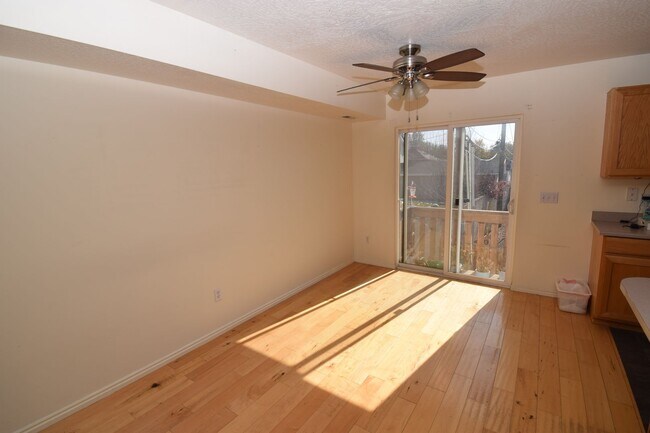 Foto del edificio - 874 Forest Park Ct
