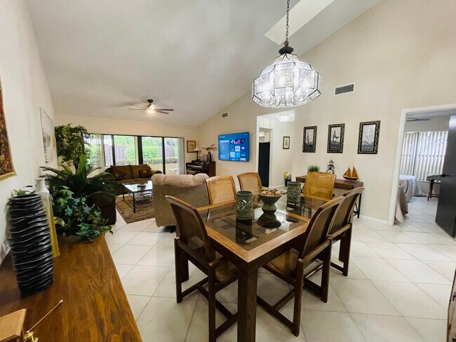 Foto del edificio - 354 SW 28th Ave