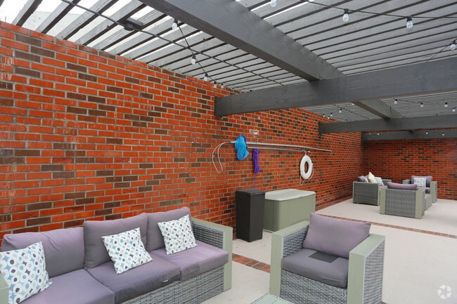 Pool - Evria Claremont Apartments