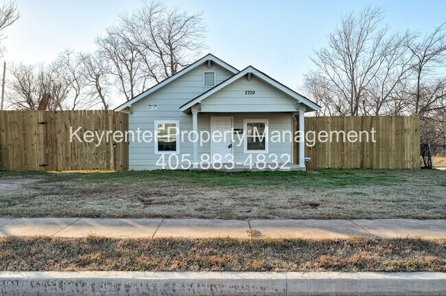 Foto del edificio - 2709 N Fonshill Ave