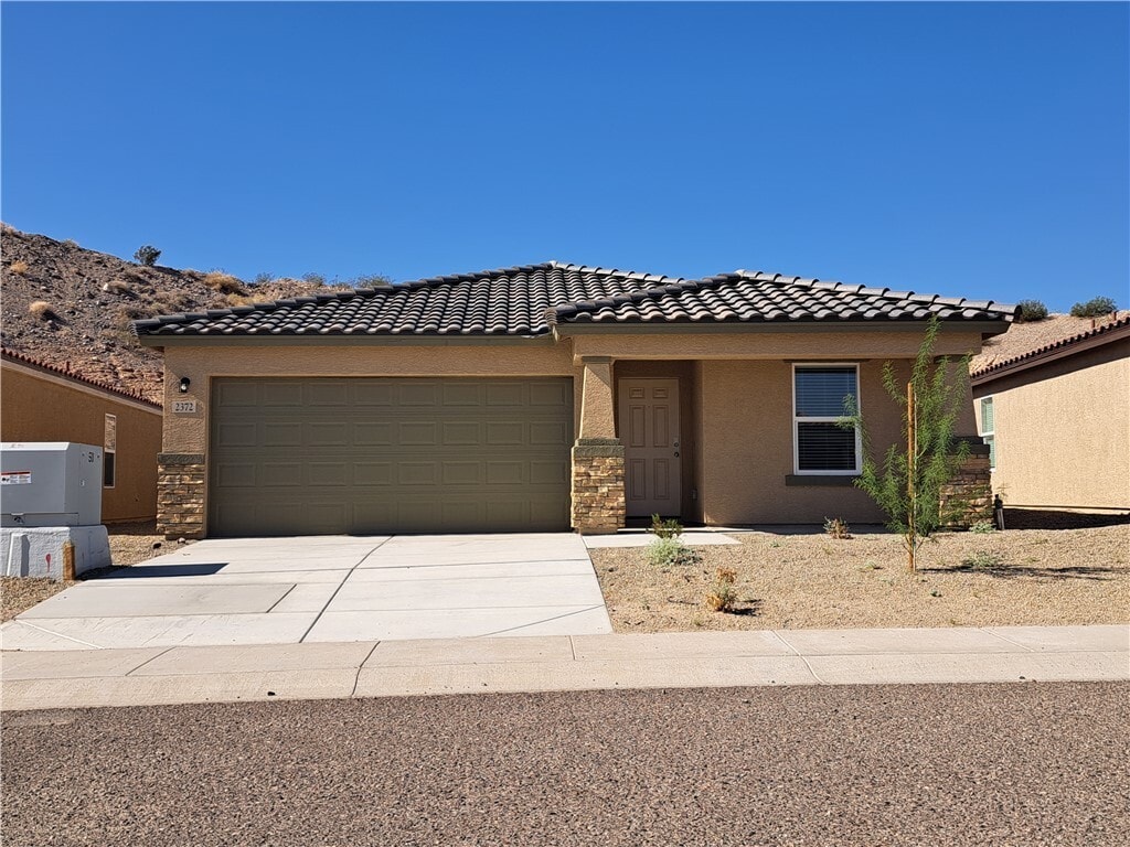Primary Photo - 2372 Tapatio Dr