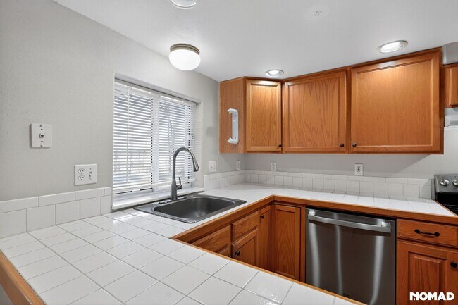 Foto del edificio - 30 W Navajo St