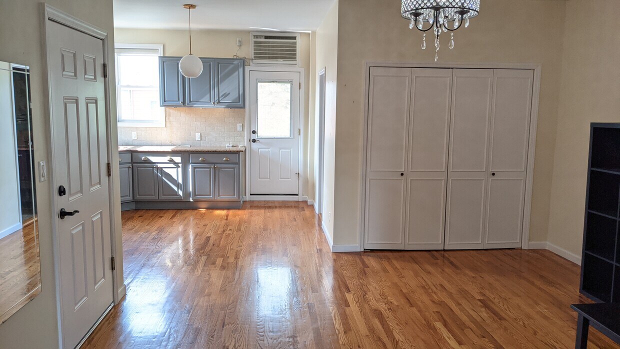 Foto principal - 6145 56th Ave