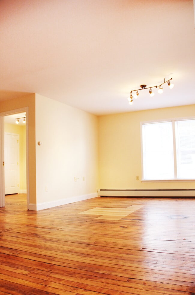 Photo - 44 N Champlain St Apartment