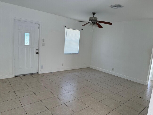 Building Photo - 1139 NW 9th Ave
