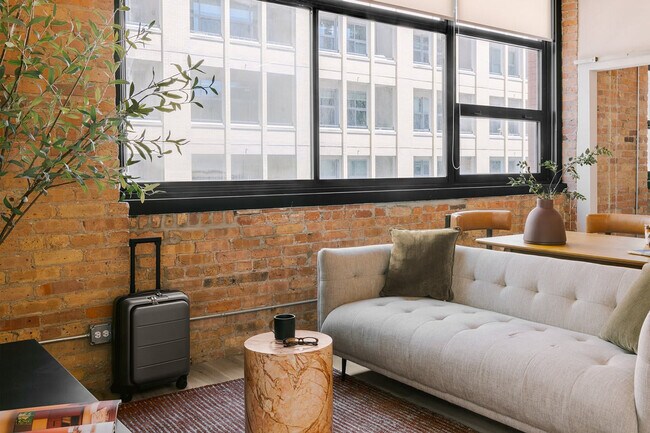 Foto del edificio - 555 W Jackson Blvd