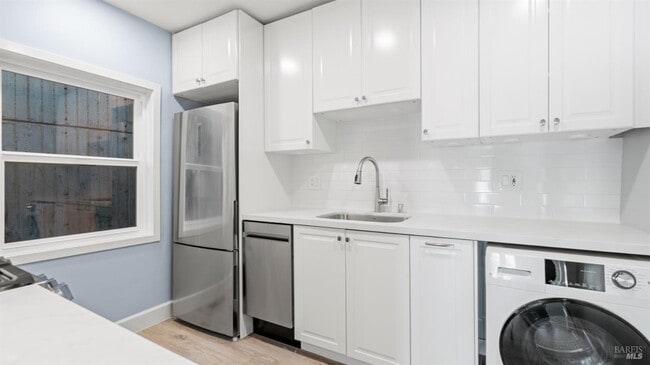 Building Photo - 833 Bridgeway