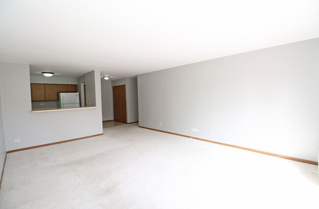 Building Photo - 33601 N Royal Oak Ln
