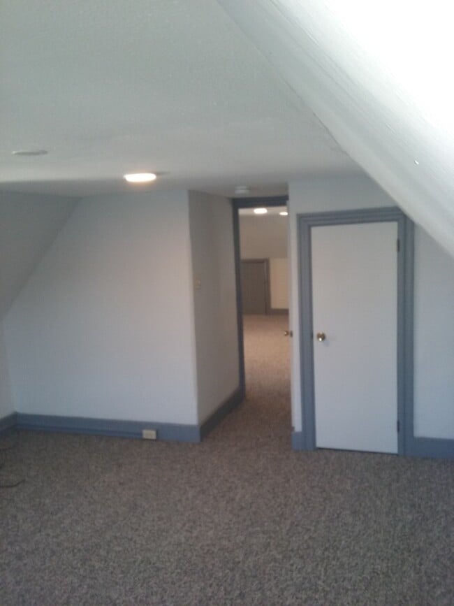 Building Photo - 37 Front St