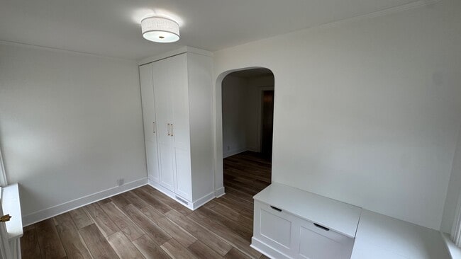 Building Photo - 736 Sheridan Ave