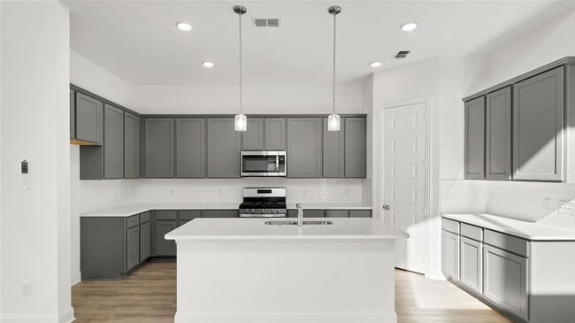 Foto del edificio - 2335 Sheppards Ln
