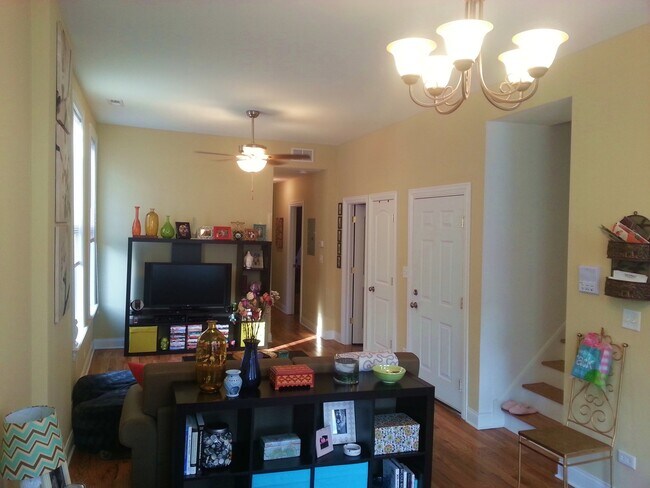 Foto del edificio - 1612 W 17th St
