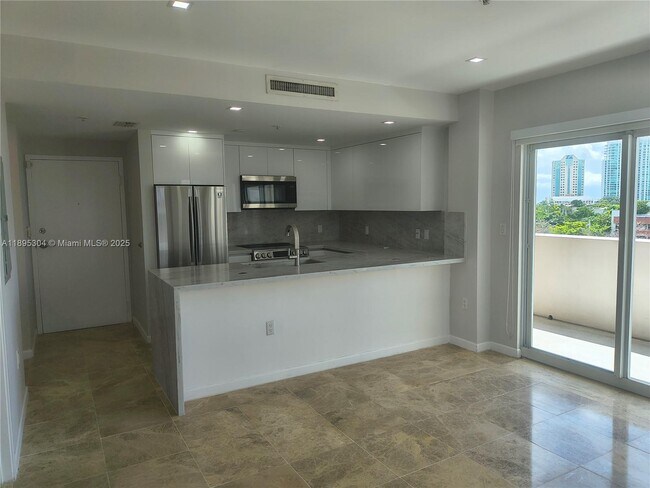 Foto del edificio - 2740 SW 28th Terrace