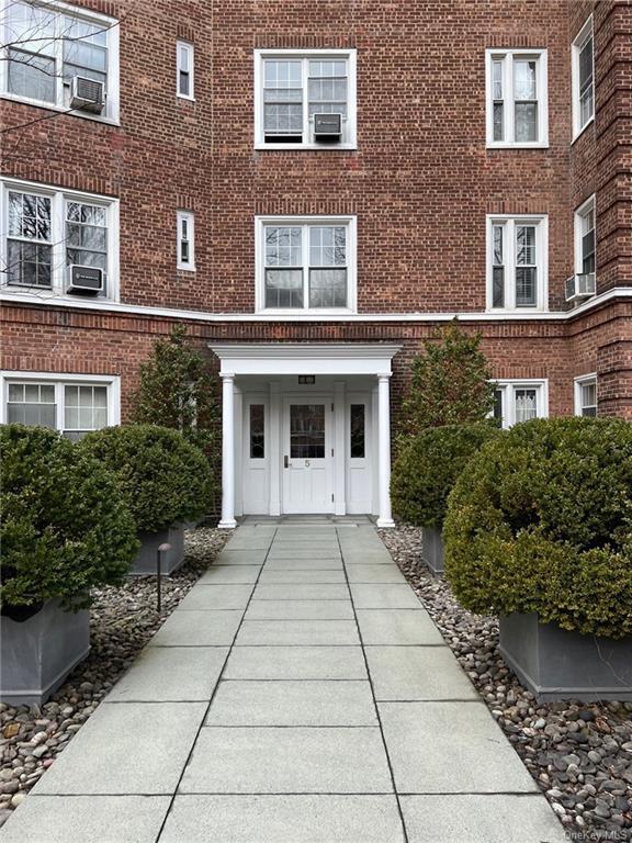 Building Photo - 5 Midland Gardens