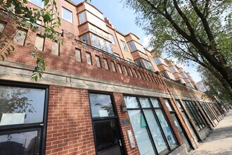 Building Photo - 815 S Western Ave