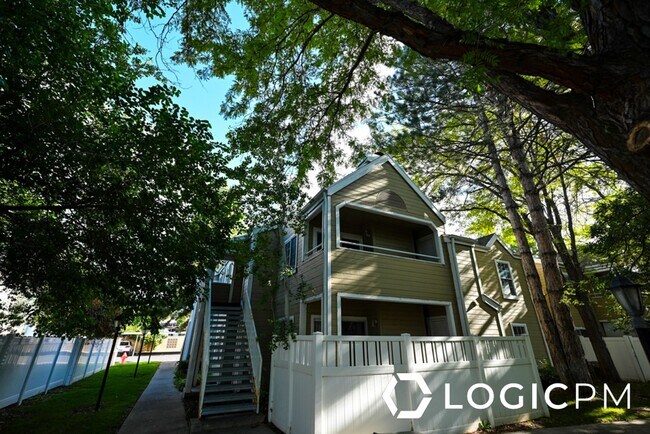 Foto del edificio - Stunning Condo In Millcreek!