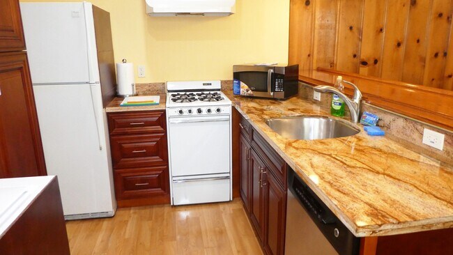 Dishwasher, Microwave, Gas range - 2919 23rd Ave