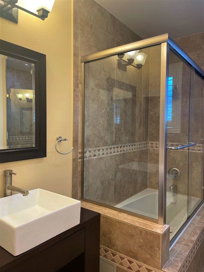 Building Photo - Serene, Executive 5 Bedroom 3 Bath Home wi...