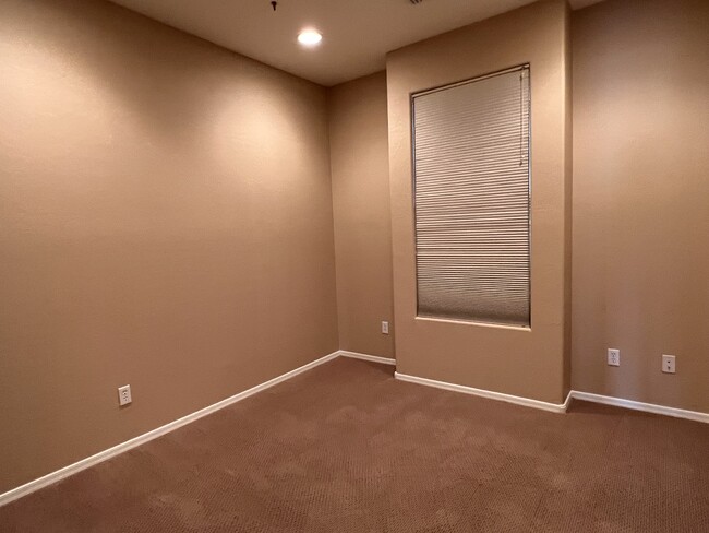 Building Photo - 6631 S Classic Way