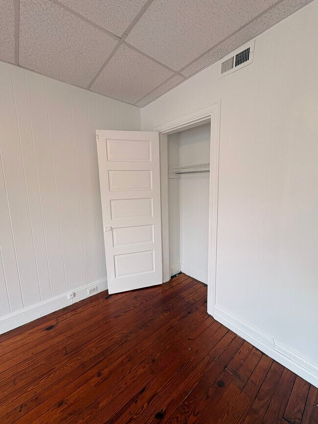 Building Photo - Spacious 3-Bedroom Apartment – West End of York City!