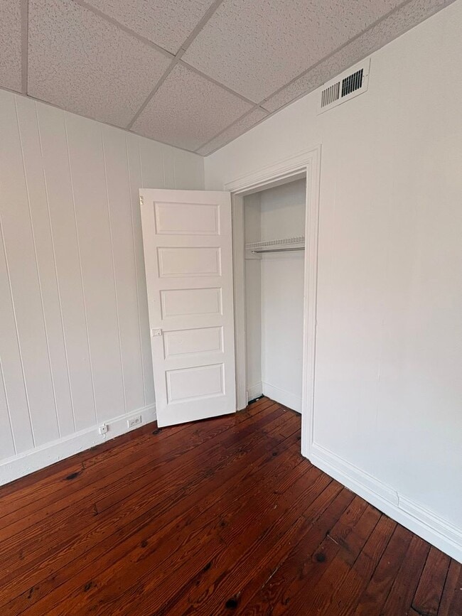 Foto del edificio - Spacious 3-Bedroom Apartment – West End of York City!