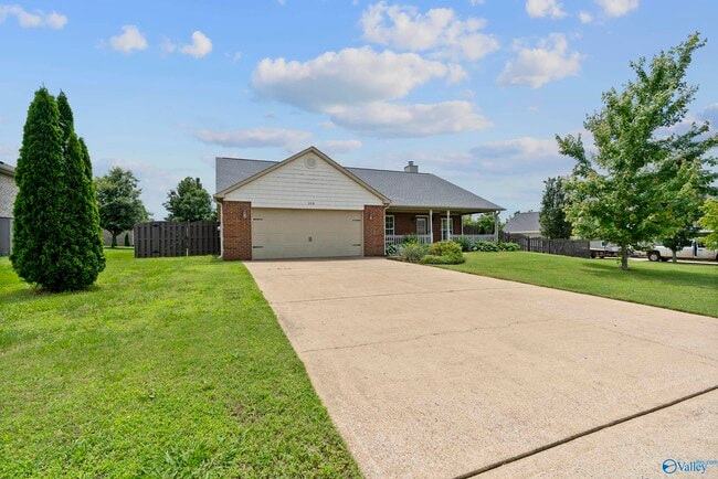 Building Photo - 108 Landings Way Dr