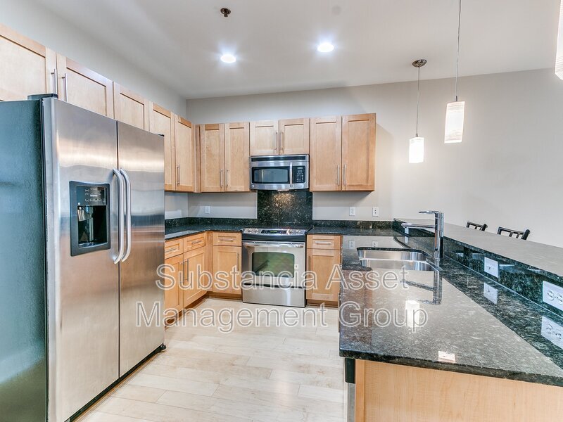 Foto principal - 444 N Central Ave