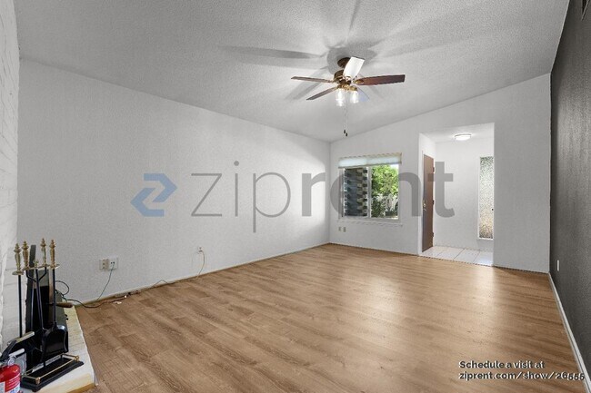 Building Photo - 10838 Paiute Way