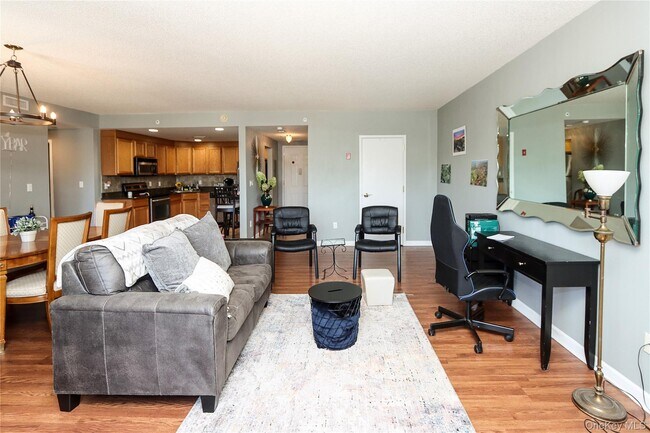 Foto del edificio - 242 Maple Ave